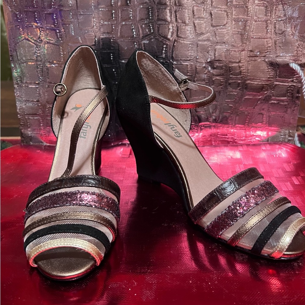 Shoes nice like new you can see in pictures🥰